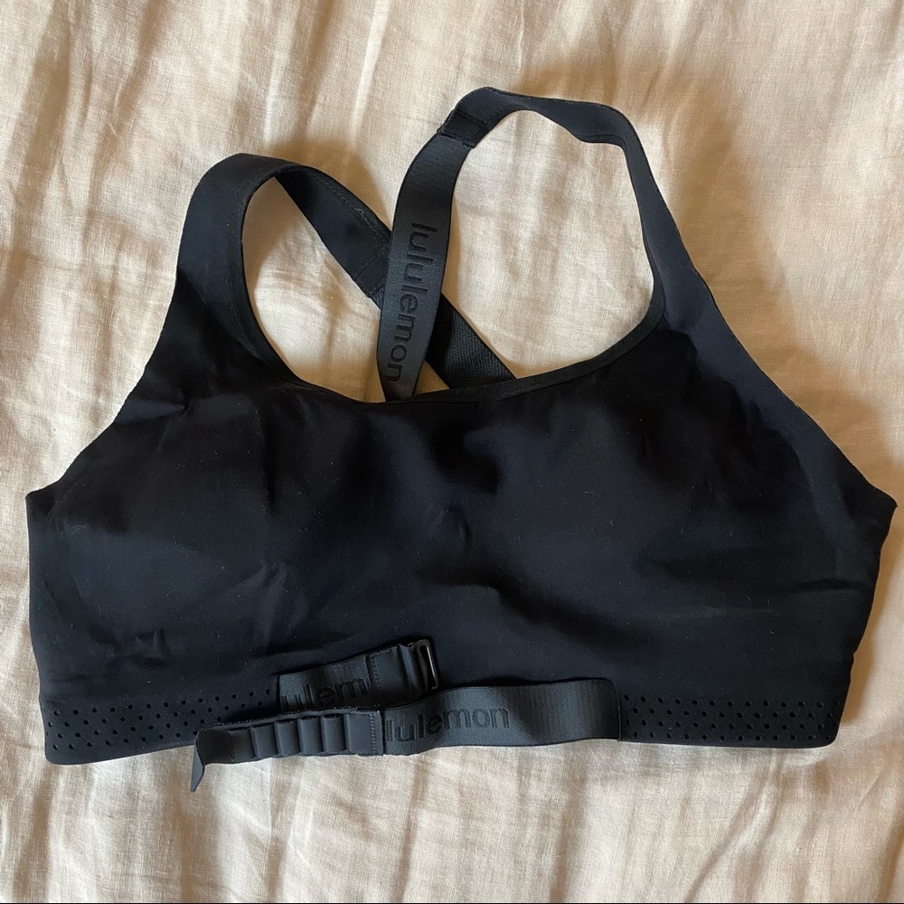 LULULEMON X BARRYS BOOT CAMP  sports bra